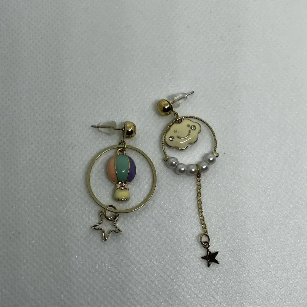 EARRINGS! Betsey Johnson Mismatched Cloud & Balloon post dangle BNWT